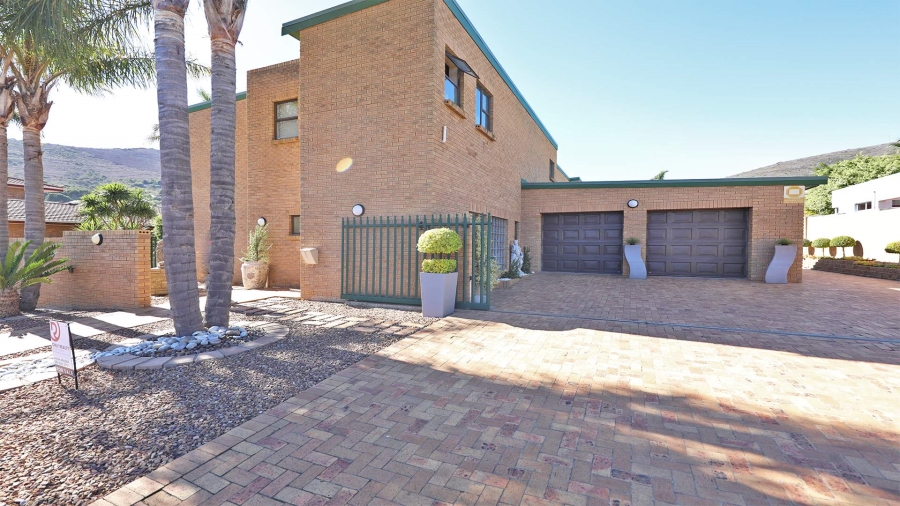 5 Bedroom Property for Sale in Plattekloof Western Cape
